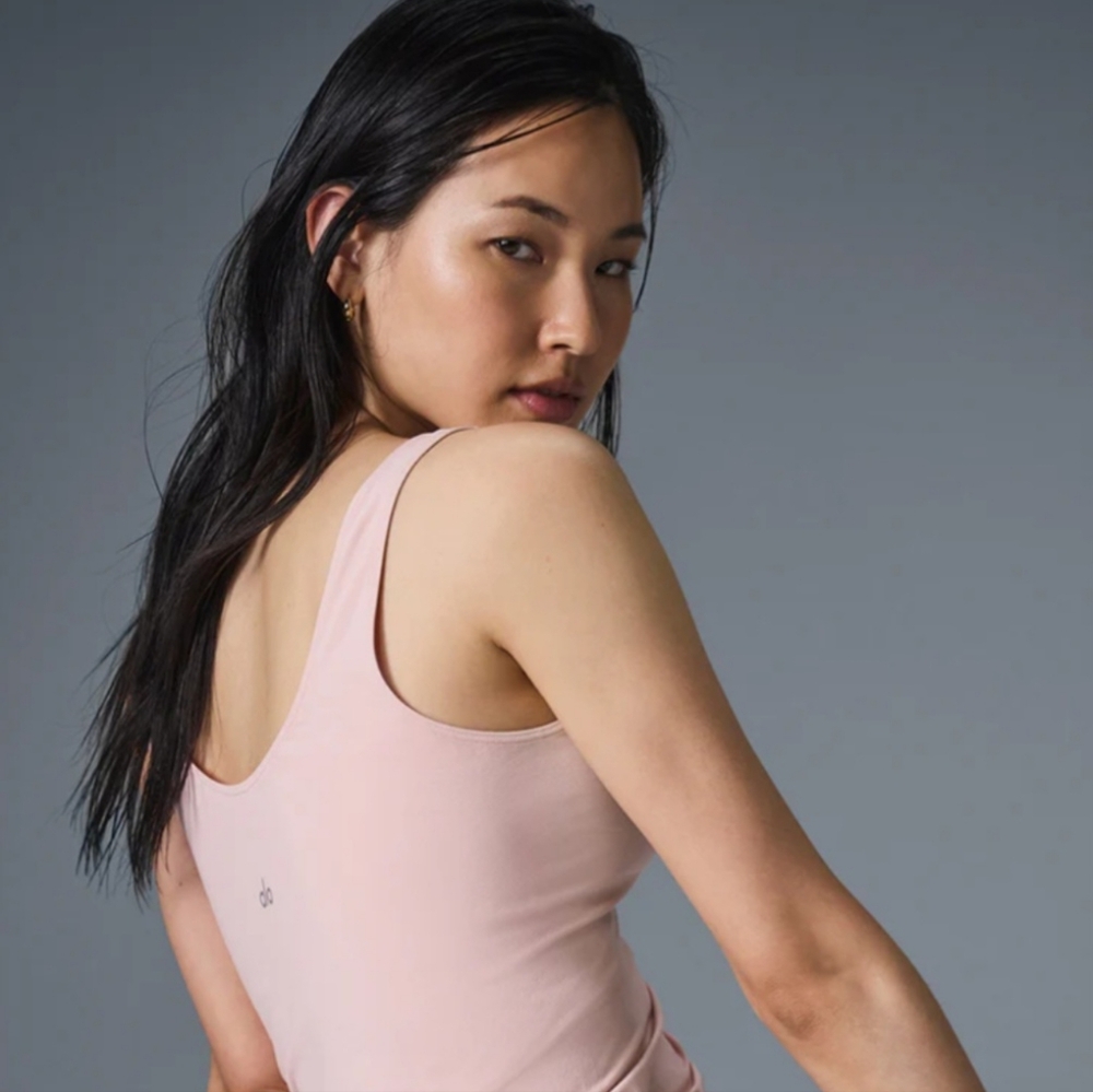 SHEER GLOW TANK